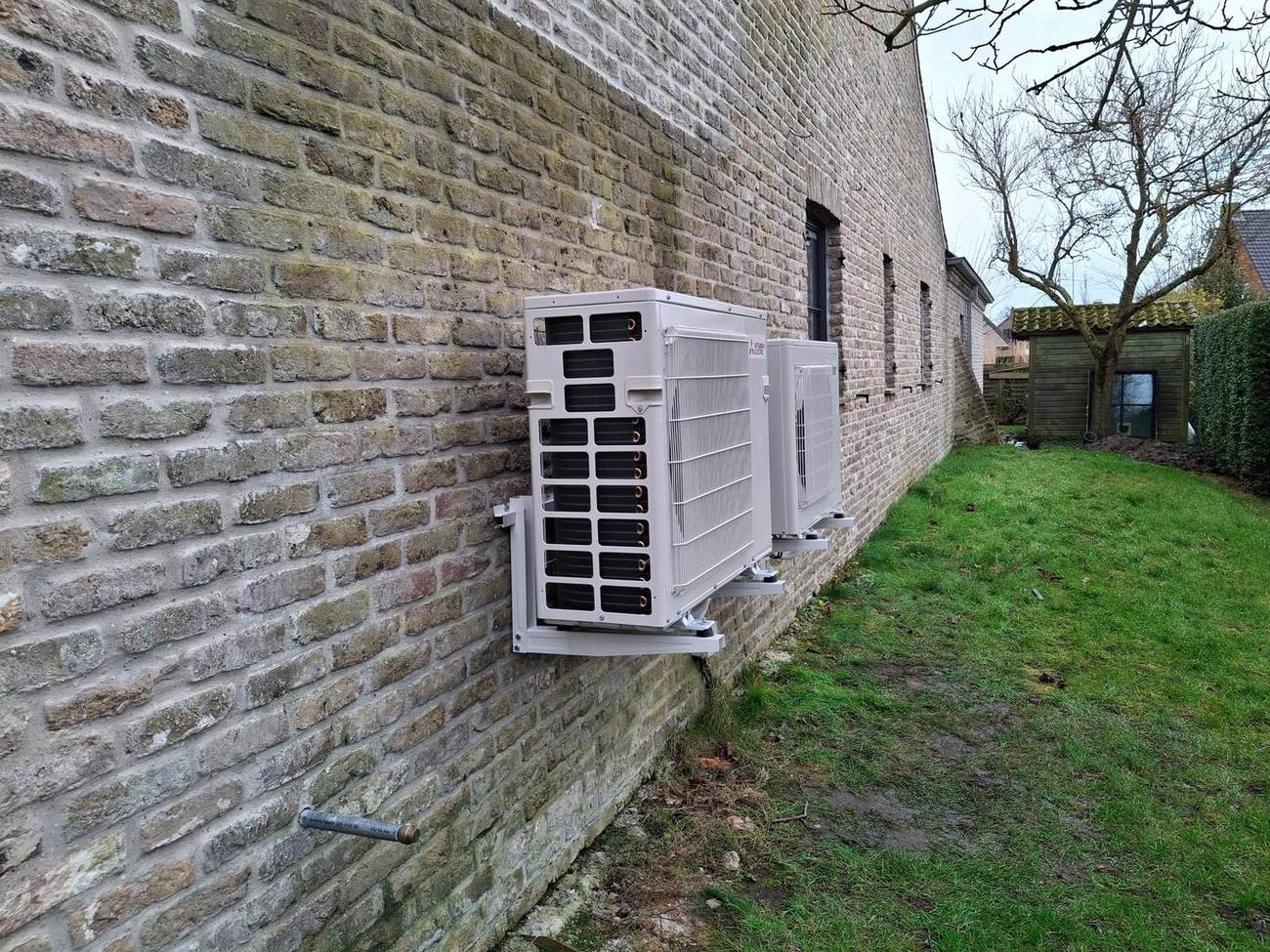 Buitenunits op wandbeugel